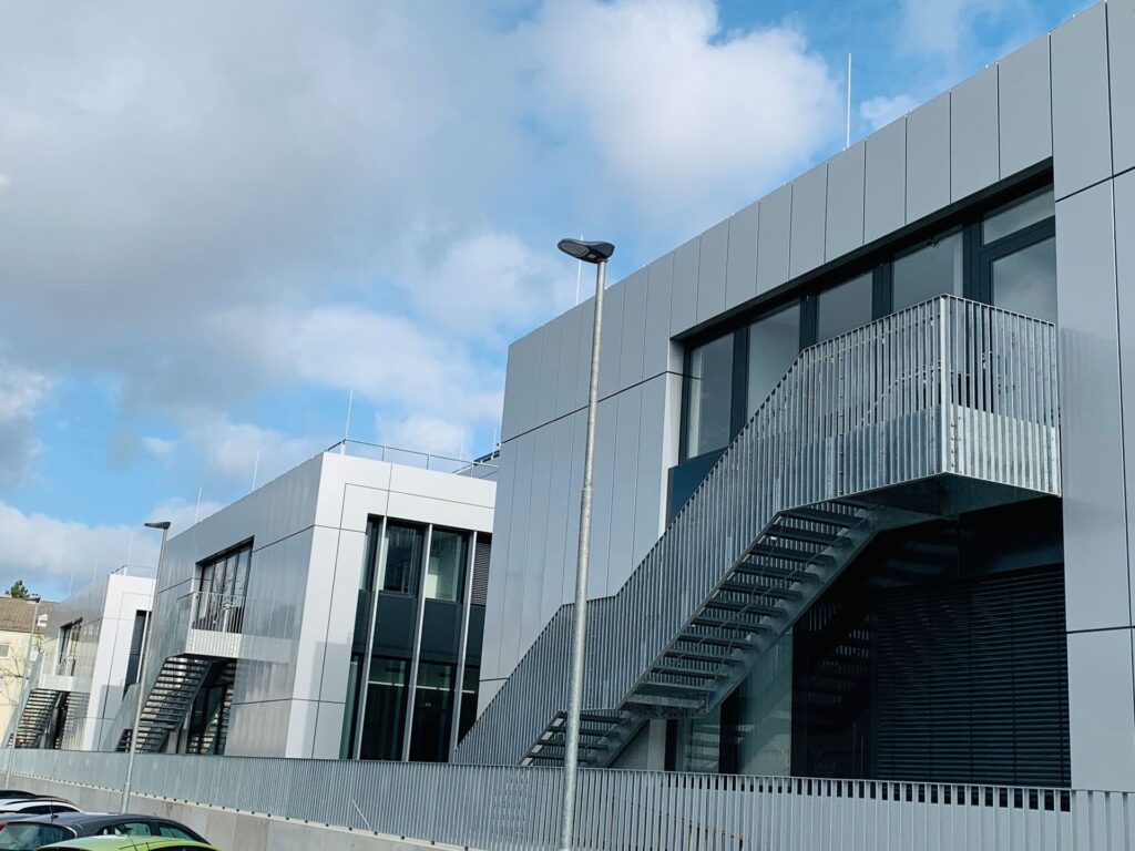 Laborgebäude Universitätsklinikum Düsseldorf – Metallbau von Rohr- und Metallbau Busch
