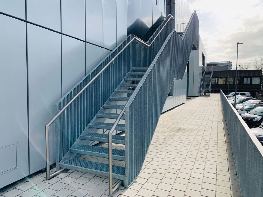 Laborgebäude Universitätsklinikum Düsseldorf – Metallbau von Rohr- und Metallbau Busch