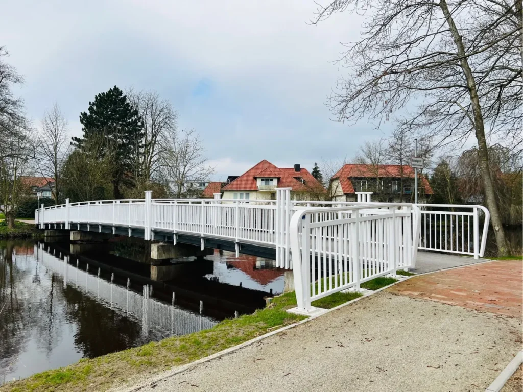Fuß- und Radwegbrücke Wildeshausen – Stahlbau von Rohr- und Metallbau Busch