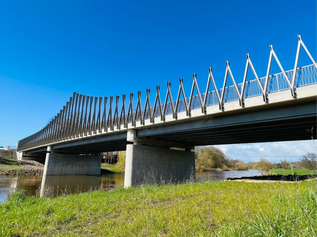 Gestaltungselemente Emsbrücke Lingen – Stahlbau von Rohr- und Metallbau Busch