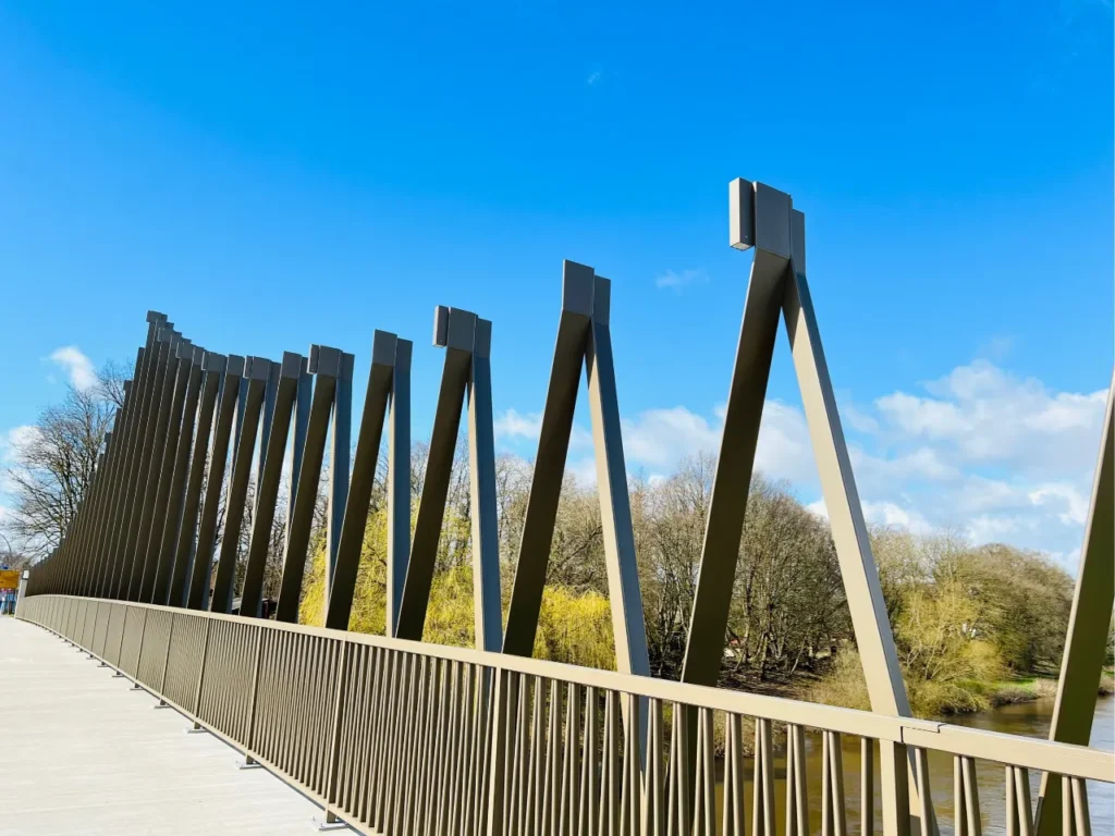 Gestaltungselemente Emsbrücke Lingen – Stahlbau von Rohr- und Metallbau Busch