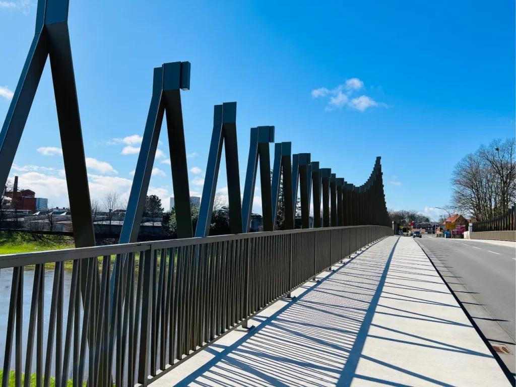 Gestaltungselemente Emsbrücke Lingen – Stahlbau von Rohr- und Metallbau Busch